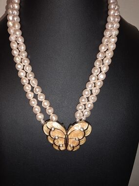 Pink Pearl Necklace with Gold Butterfly Pendant. Vintage KENNETH JAY LANE